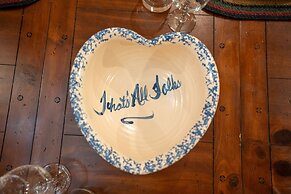 211 Misty Mountain Getaway 4 Bedroom Cabin