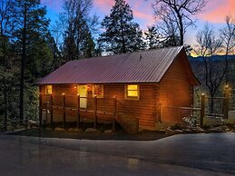 211 Misty Mountain Getaway 4 Bedroom Cabin