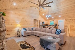 211 Misty Mountain Getaway 4 Bedroom Cabin
