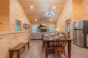 211 Misty Mountain Getaway 4 Bedroom Cabin
