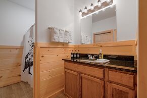 211 Misty Mountain Getaway 4 Bedroom Cabin