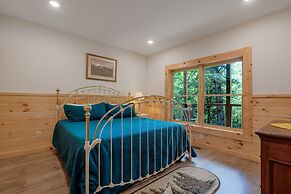 211 Misty Mountain Getaway 4 Bedroom Cabin