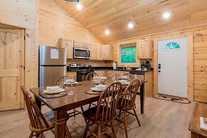 211 Misty Mountain Getaway 4 Bedroom Cabin