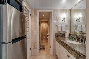 Oahu Royal Garden At Waikiki 2010 Condo