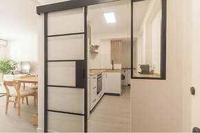 3 Bed Apt Sleep 6 - Pets, Balcony, Parking, Wifi