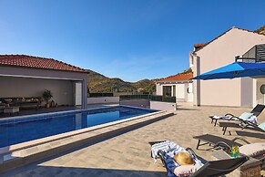 Hedera Estate, Villa Hedera XVI