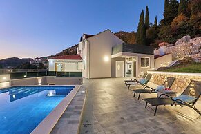 Hedera Estate, Villa Hedera XVI