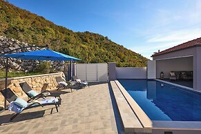 Hedera Estate, Villa Hedera XVI