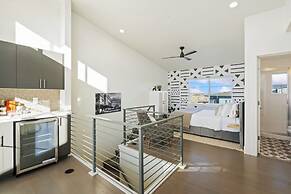 Mountain View Home w/ King Beds & Rooftop Deck