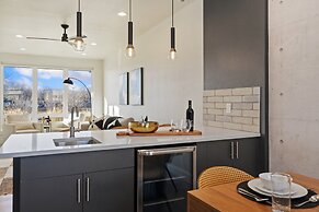 Mountain View Home w/ King Beds & Rooftop Deck