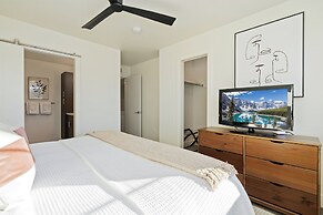 Mountain View Home w/ King Beds & Rooftop Deck