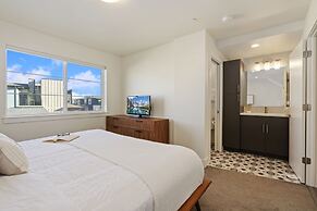 Mountain View Home w/ King Beds & Rooftop Deck