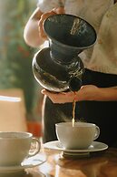 Bonding Coffee Roaster Café & Hotel