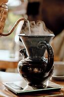 Bonding Coffee Roaster Café & Hotel