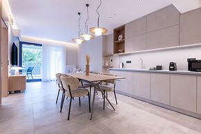 Phaedrus Living: Athens Luxury Residences Sands.