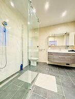 7 private Rooms in a spacious Villa