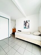 7 private Rooms in a spacious Villa