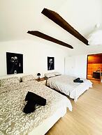 7 private Rooms in a spacious Villa