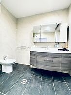 7 private Rooms in a spacious Villa