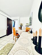 7 private Rooms in a spacious Villa