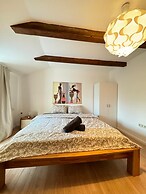 7 private Rooms in a spacious Villa