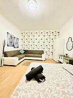 7 private Rooms in a spacious Villa