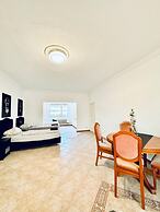 7 private Rooms in a spacious Villa