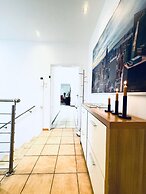 7 private Rooms in a spacious Villa