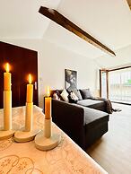 7 private Rooms in a spacious Villa