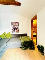 7 private Rooms in a spacious Villa