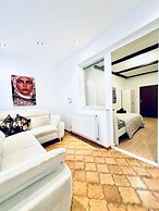 7 private Rooms in a spacious Villa
