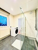 7 private Rooms in a spacious Villa