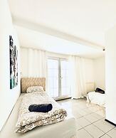 7 private Rooms in a spacious Villa