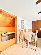 7 private Rooms in a spacious Villa