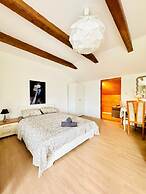7 private Rooms in a spacious Villa