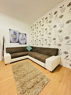 7 private Rooms in a spacious Villa