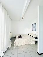 7 private Rooms in a spacious Villa
