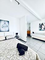 7 private Rooms in a spacious Villa