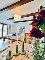 7 private Rooms in a spacious Villa