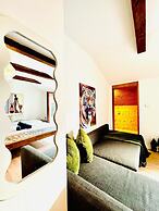 7 private Rooms in a spacious Villa