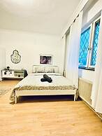 7 private Rooms in a spacious Villa