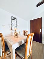 7 private Rooms in a spacious Villa