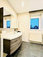 7 private Rooms in a spacious Villa