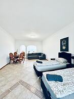7 private Rooms in a spacious Villa