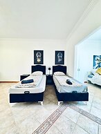 7 private Rooms in a spacious Villa