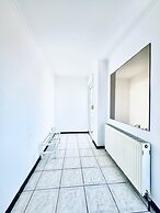 7 private Rooms in a spacious Villa