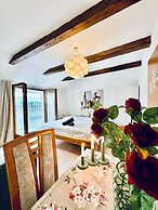 7 private Rooms in a spacious Villa
