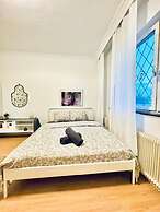 7 private Rooms in a spacious Villa