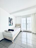 7 private Rooms in a spacious Villa