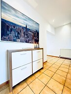7 private Rooms in a spacious Villa